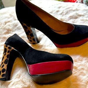 NEVER WORN STUNNING NINE WEST DECORATIVE BLACK SUEDE PUMPS